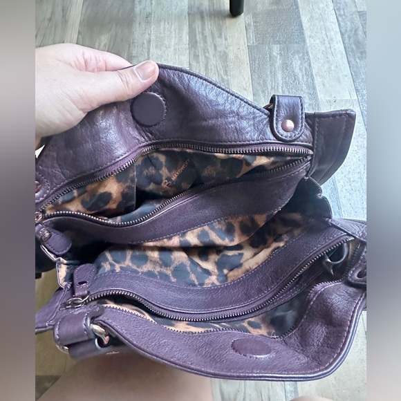 B. Makowsky Tribeca Leather Shoulder Bag Purse in Plum - Picture 11 of 13